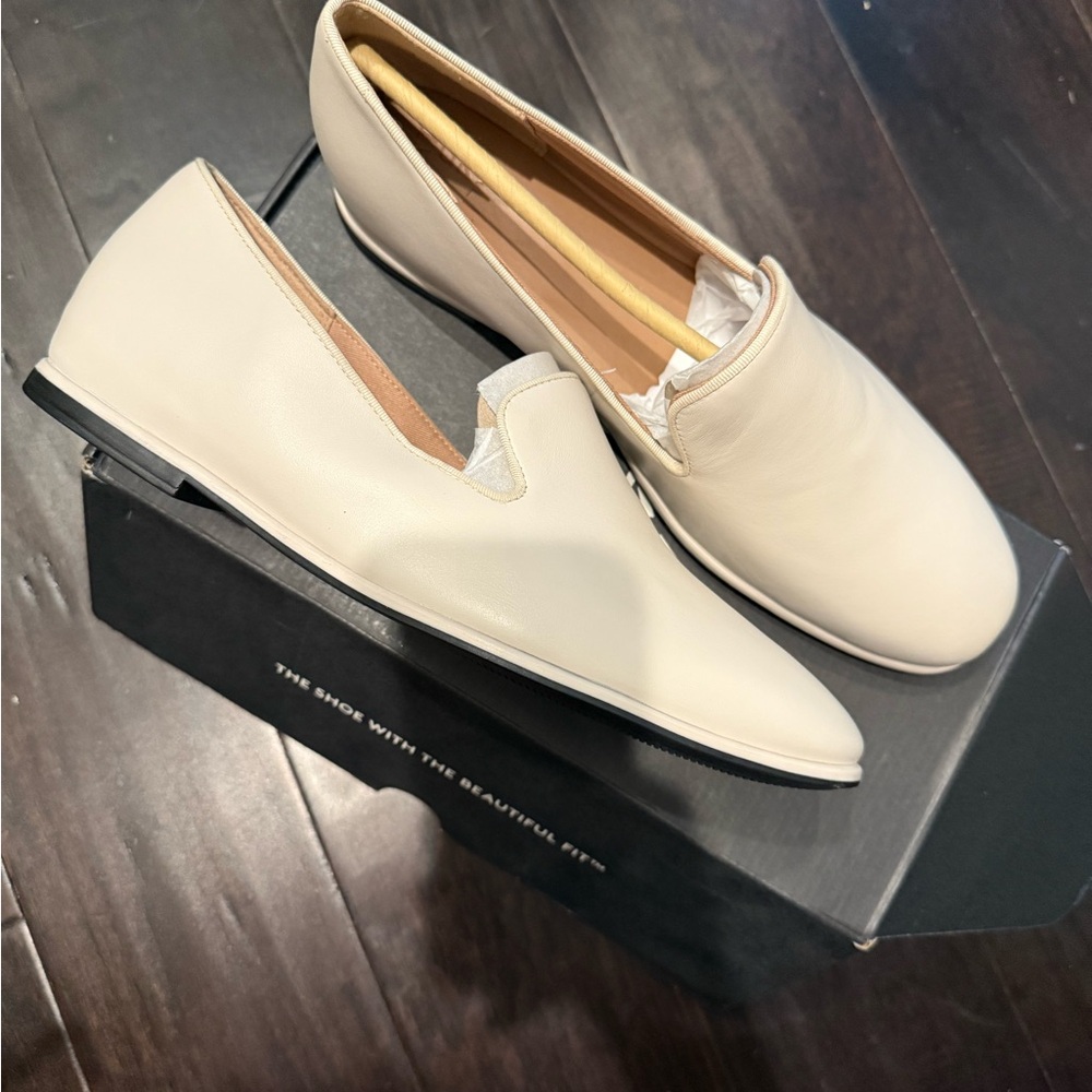 Naturalizer Cream Slip-On Flats